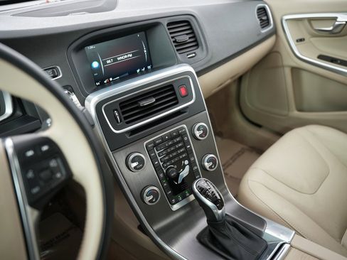 Used 2015 Volvo S60 T5 Platinum image 18