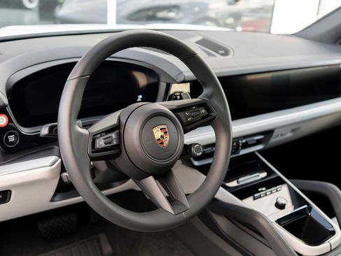 Used 2024 Porsche Cayenne image 13