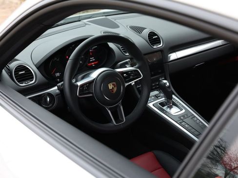 Used 2025 Porsche 718 Cayman image 27