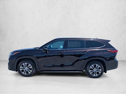 Used 2021 Toyota Highlander XLE FWD image 9