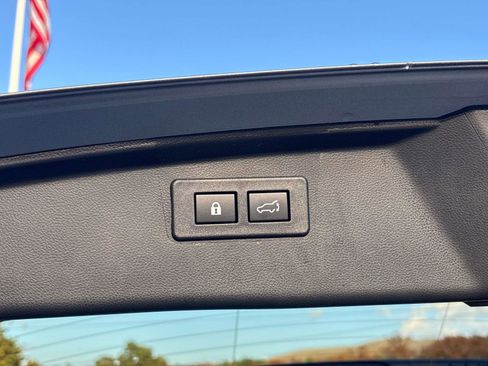 Used 2025 Subaru Outback Premium image 15