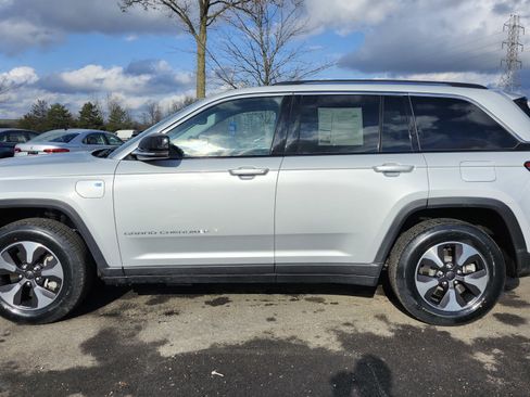 Used 2023 Jeep Grand Cherokee 4WD 4xe image 17