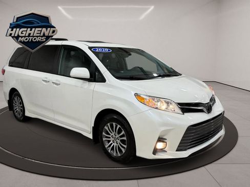 Used 2020 Toyota Sienna XLE Premium w/ Carpet Mat Package image 8