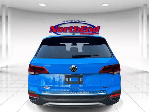 Used 2023 Volkswagen Taos SE w/ Panoramic Sunroof Package image 4