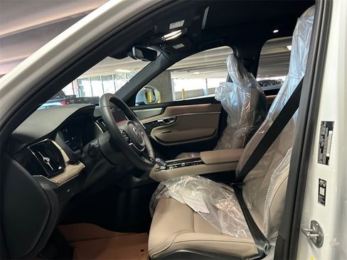 New 2026 Volvo XC90 B6 Plus w/ Protection Package Premier image 10