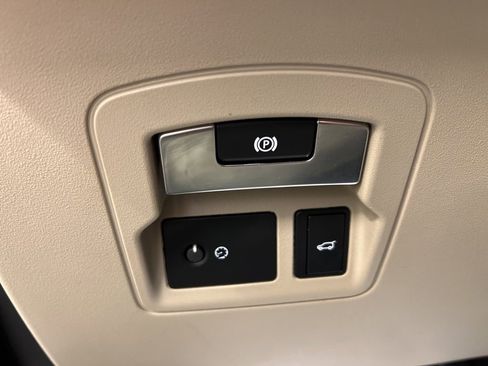 Used 2020 Land Rover Range Rover Velar S image 24