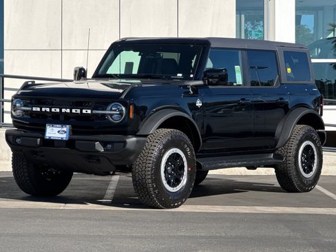 New 2025 Ford Bronco Outer Banks w/ Sasquatch Package image 7
