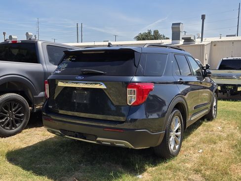 Used 2023 Ford Explorer XLT w/ Equipment Group 202A RWD image 4