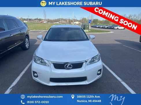 Used 2013 Lexus CT 200h w/ Premium Pkg w/Backup Camera FWD image 2