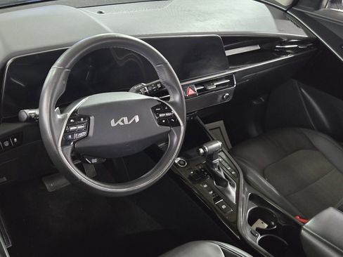 Used 2023 Kia Niro EX image 9
