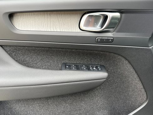 New 2025 Volvo XC40 B5 Core w/ Climate Package AWD/4WD image 9
