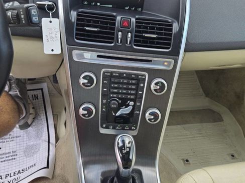 Used 2016 Volvo XC60 T5 Premier image 45