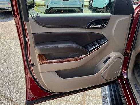 Used 2017 Chevrolet Suburban Premier AWD/4WD image 21