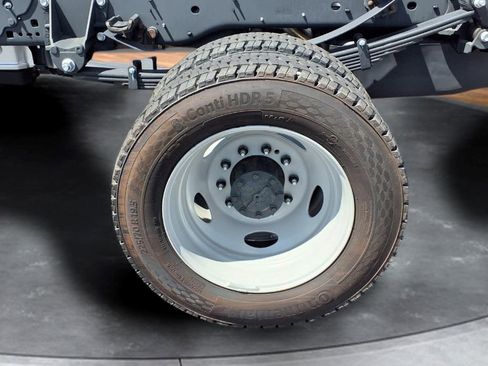 Used 2025 Ford F550 2WD Regular Cab Super Duty image 18