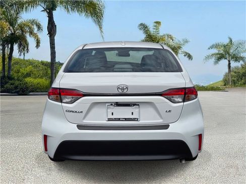 Used 2025 Toyota Corolla LE FWD image 5