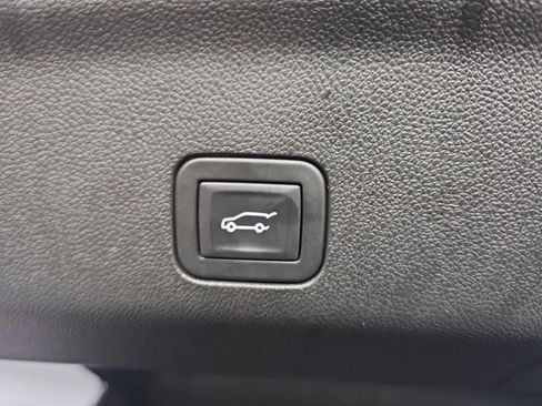 Used 2025 GMC Yukon Denali AWD/4WD image 13