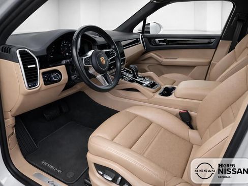 Used 2022 Porsche Cayenne AWD/4WD image 7