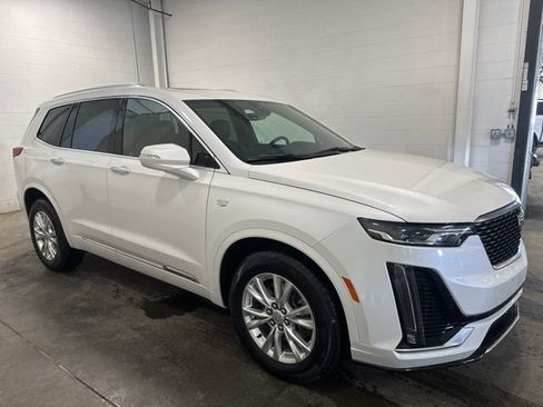 Used 2023 Cadillac XT6 Luxury image 3