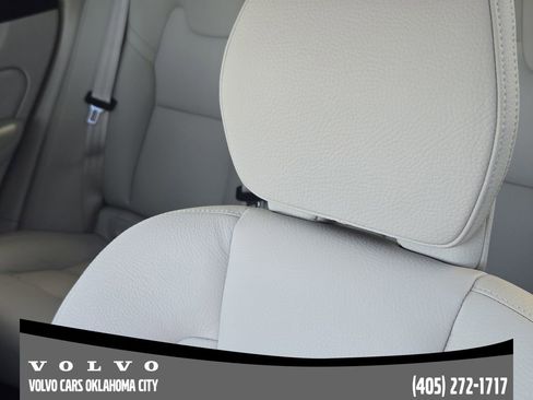 Used 2024 Volvo XC60 B5 Plus image 14