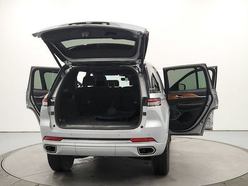 Used 2023 Jeep Grand Cherokee Summit AWD/4WD image 14