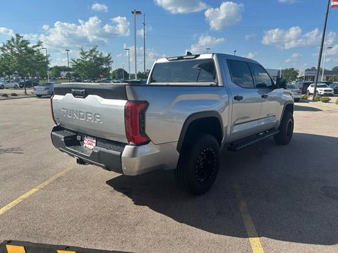 Used 2022 Toyota Tundra SR5 w/ SR5 Convenience Package image 5