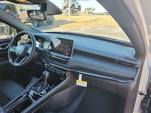 New 2026 Jeep Compass Latitude image 25