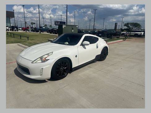 Used 2017 Nissan 370Z Coupe RWD image 1