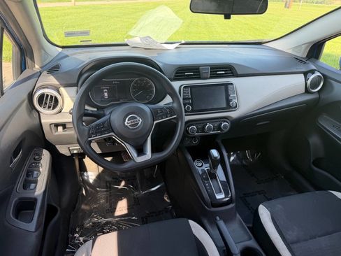 Used 2021 Nissan Versa SV FWD image 9