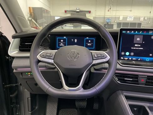 New 2025 Volkswagen Tiguan SE image 15