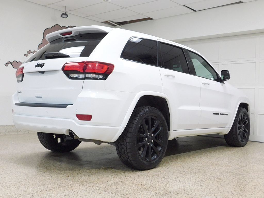Used 2020 Jeep Grand Cherokee Altitude AWD/4WD image 7