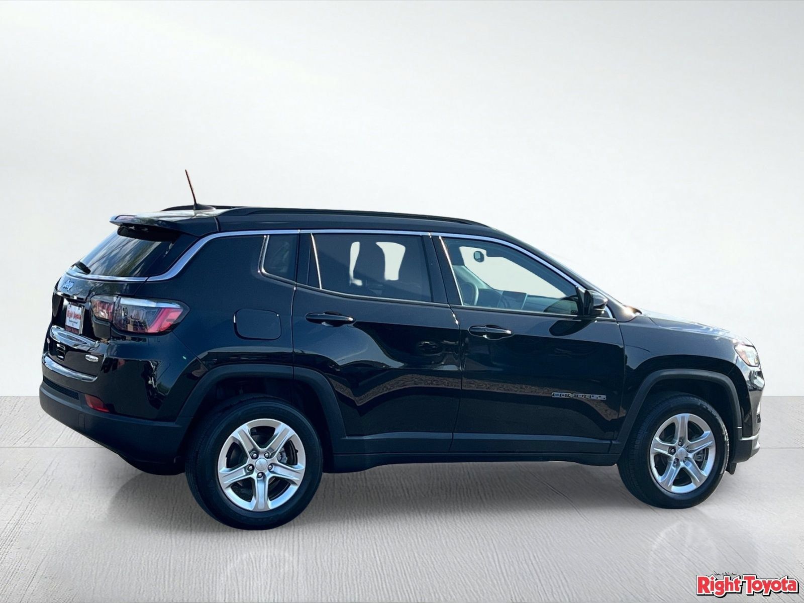 Used 2024 Jeep Compass Latitude AWD/4WD image 5
