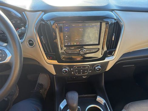 Used 2022 Chevrolet Traverse LS image 13