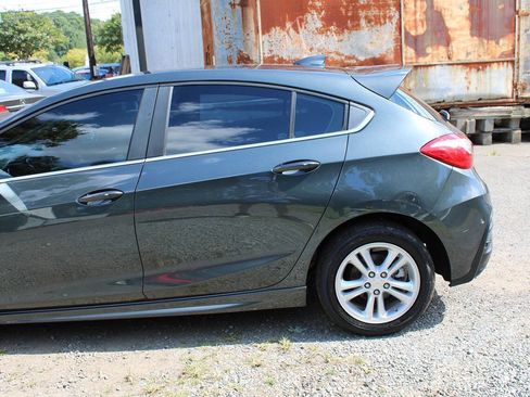 Used 2018 Chevrolet Cruze LT w/ Convenience Package image 10