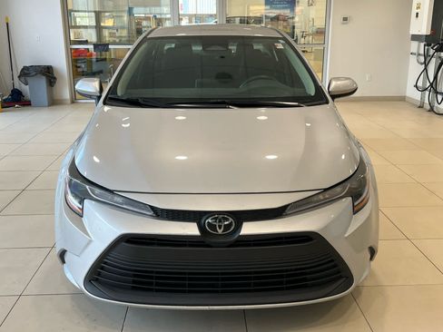 Used 2025 Toyota Corolla LE FWD image 2