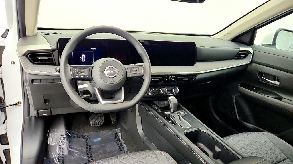 Used 2025 Nissan Kicks SV AWD/4WD image 12