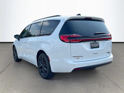 New 2026 Chrysler Pacifica Limited w/ S Appearance Package AWD/4WD image 5