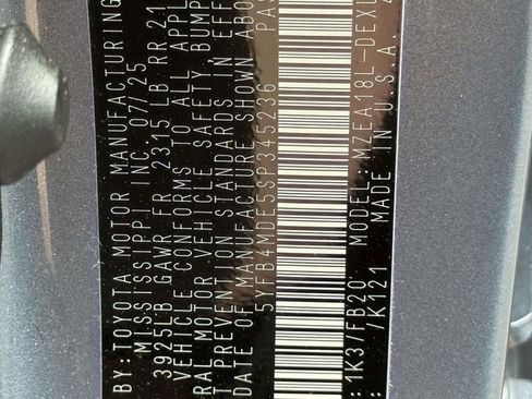 Used 2025 Toyota Corolla LE image 31