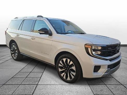 Certified 2025 Ford Expedition Platinum w/ Driver's Package AWD/4WD image 3