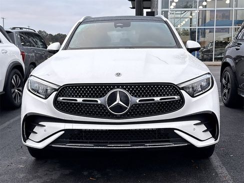 Used 2025 Mercedes-Benz GLC 300 4MATIC image 2