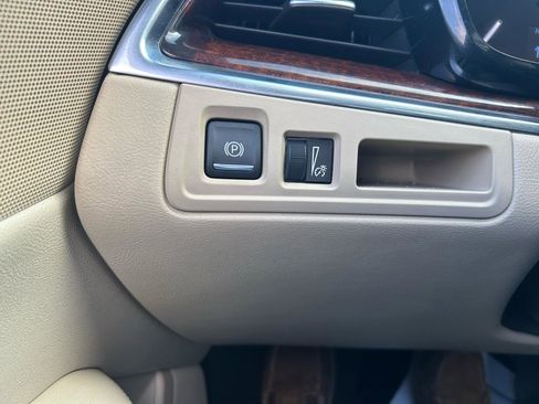 Used 2017 Cadillac XT5 Luxury w/ Driver Awareness Package image 32