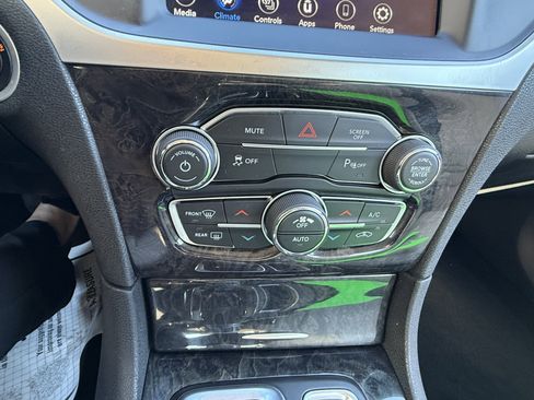 Used 2022 Chrysler 300 Touring L w/ Comfort Group image 11