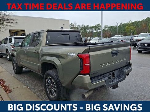 Used 2025 Toyota Tacoma TRD Sport w/ TRD Sport Premium Package image 5