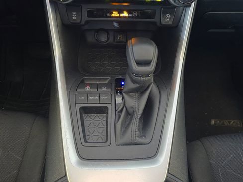 Used 2024 Toyota RAV4 XLE FWD image 23