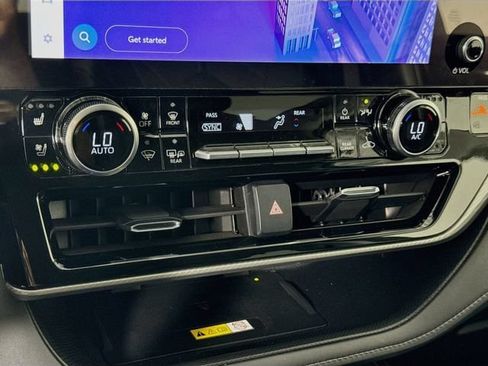 Used 2023 Toyota Highlander Platinum FWD image 15