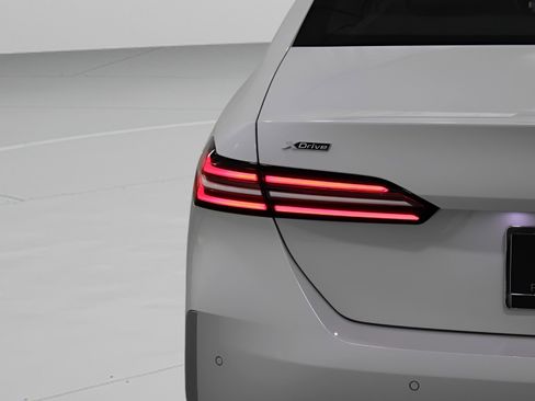 Certified 2025 BMW 530i xDrive w/ Premium Package image 11