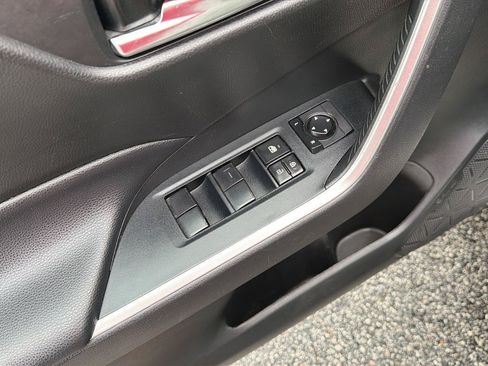 Used 2020 Toyota RAV4 XLE FWD image 29