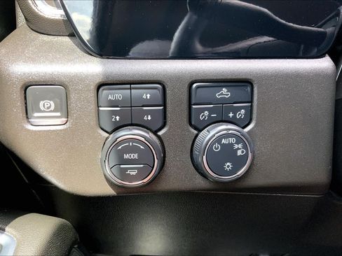 Certified 2024 Chevrolet Silverado 1500 LT w/ Z71 Off-Road Package AWD/4WD image 35