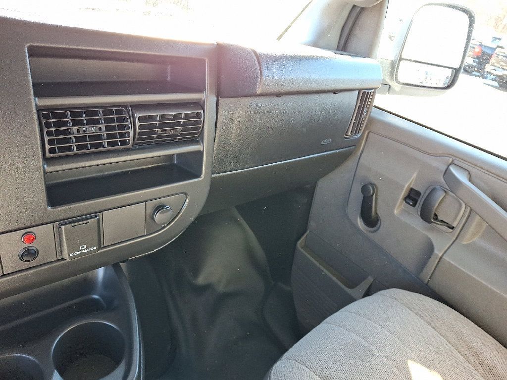 Used 2023 Chevrolet Express 3500 RWD image 15