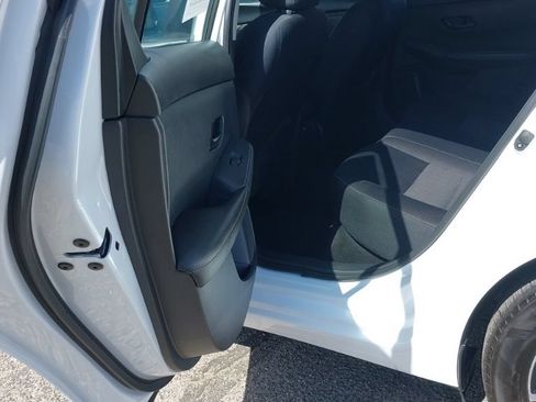 Used 2024 Nissan Sentra SV FWD image 8