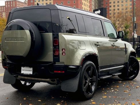 Used 2025 Land Rover Defender 110 X-Dynamic SE image 12